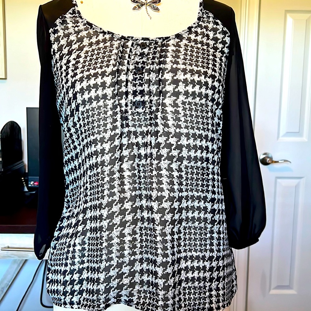 Maurice’s small light sheer